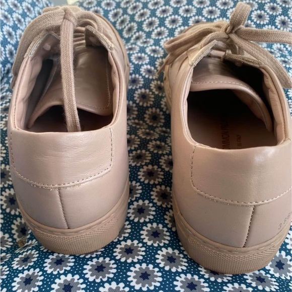 Size 37. Fits more like a US 7.5. Selling because too large. - Picture 6 of 9